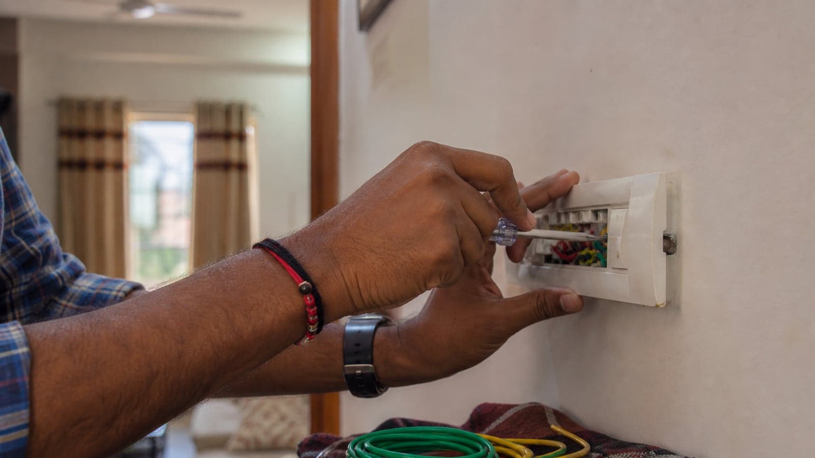 Illustrative stock photo representing a home repair visit